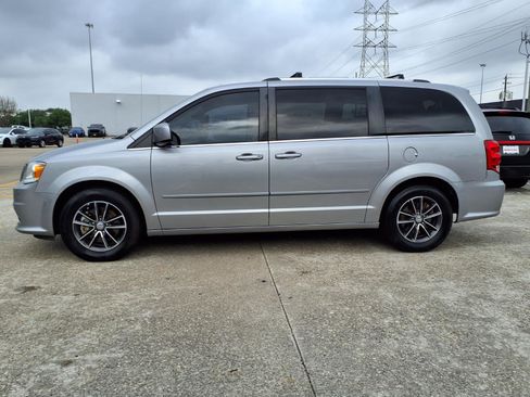 Used 2017 Dodge Grand Caravan SXT FWD image 23