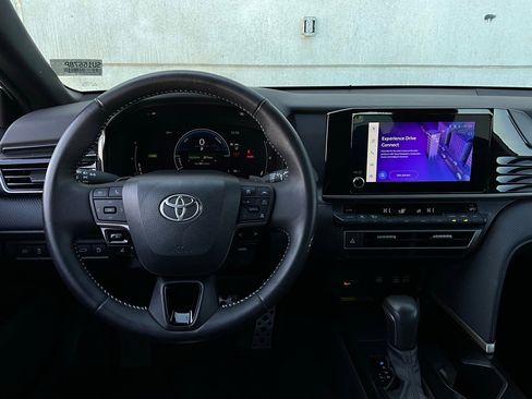 Used 2025 Toyota Camry SE image 14