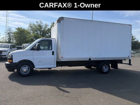 Used 2018 Chevrolet Express 3500 Extended w/ Power Convenience Package RWD image 2