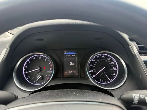 Used 2018 Toyota Camry LE FWD image 12