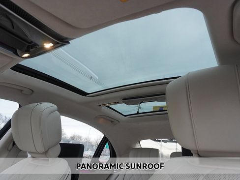 Used 2023 Mercedes-Benz S 580 4MATIC Sedan w/ 3D Technology Package image 4