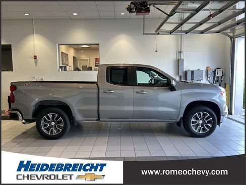 Used 2023 Chevrolet Silverado 1500 LT AWD/4WD image 2