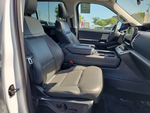 Certified 2025 Ford Expedition Active AWD/4WD image 19