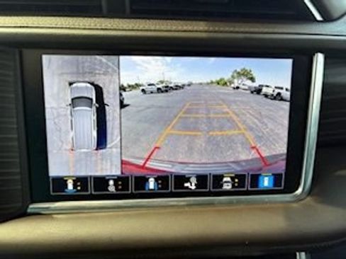 Used 2021 GMC Yukon XL Denali w/ Denali Premium Package AWD/4WD image 15