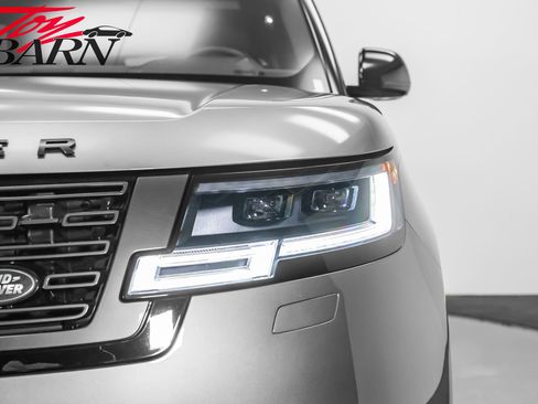 Used 2023 Land Rover Range Rover SE image 11