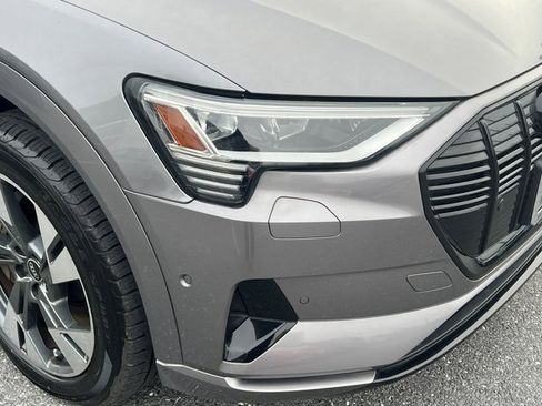 Used 2021 Audi e-tron Premium w/ Convenience Plus Package image 9