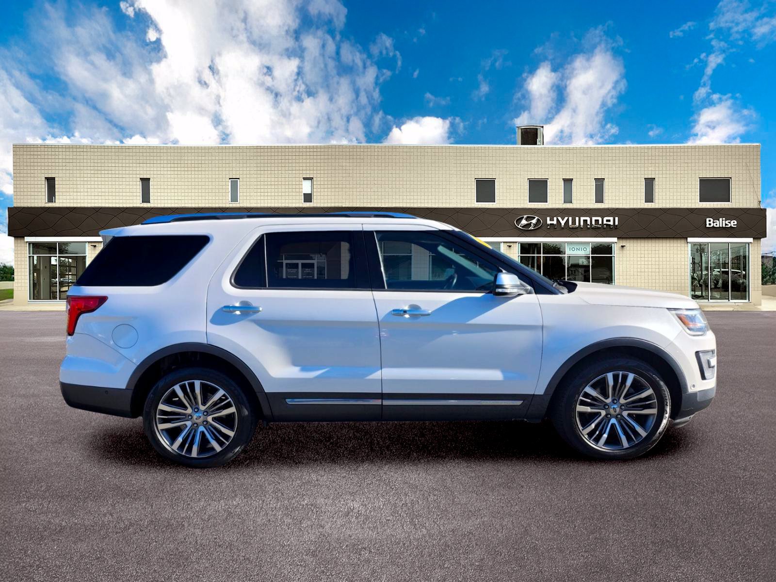Used 2017 Ford Explorer Platinum AWD/4WD image 2