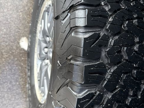 Used 2011 Ford F150 Raptor w/ SVT Exterior Graphics Pkg image 12