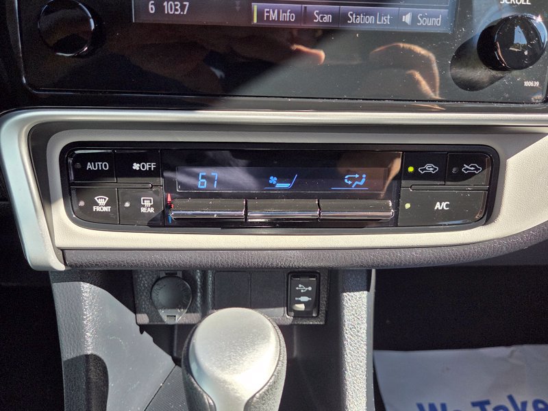 Used 2018 Toyota Corolla LE FWD image 32
