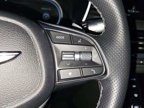 Used 2025 Genesis G70 2.5T image 26