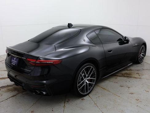 Used 2024 Maserati GranTurismo Trofeo image 7
