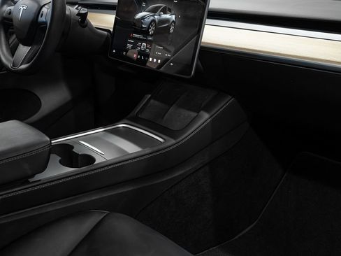 Used 2023 Tesla Model Y Long Range image 30