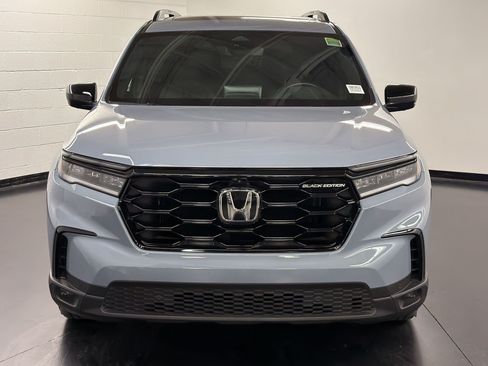 Certified 2025 Honda Pilot Black Edition image 6
