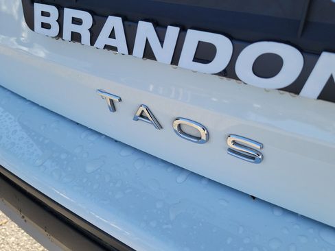 Used 2024 Volkswagen Taos SE FWD image 8