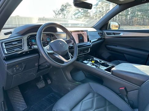 Used 2024 Volkswagen Atlas Cross Sport SE w/ Panoramic Sunroof Package image 13