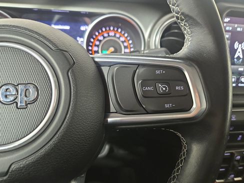 Used 2020 Jeep Wrangler Unlimited Sahara image 16