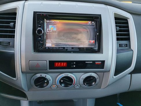 Used 2011 Toyota Tacoma PreRunner image 22