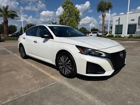 Used 2024 Nissan Altima 2.5 SV FWD image 7