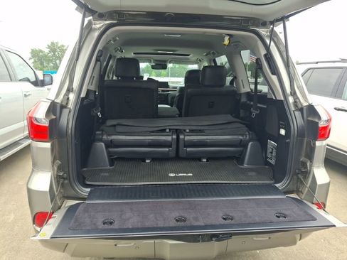 Used 2017 Lexus LX 570 4WD w/ Luxury Package image 11