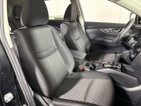 Used 2019 Nissan Rogue SV image 14