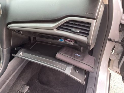 Used 2017 Ford Fusion SE w/ Fusion SE Technology Package image 51