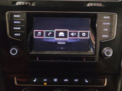 Used 2015 Volkswagen GTI SE FWD image 25