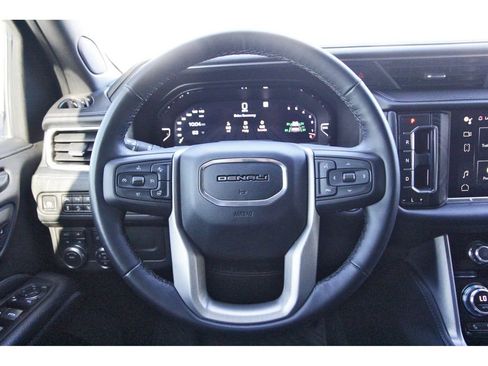 Used 2023 GMC Yukon XL Denali image 14