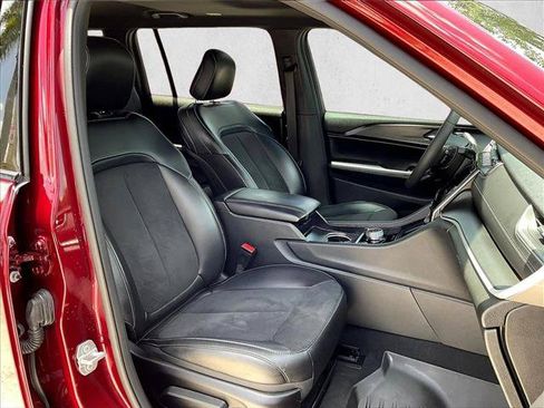 Used 2025 Jeep Grand Cherokee L Altitude RWD image 8