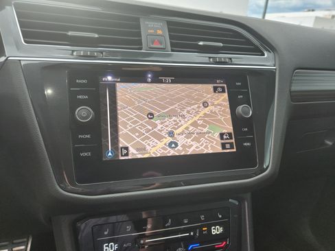 Used 2022 Volkswagen Tiguan SEL R-Line image 32