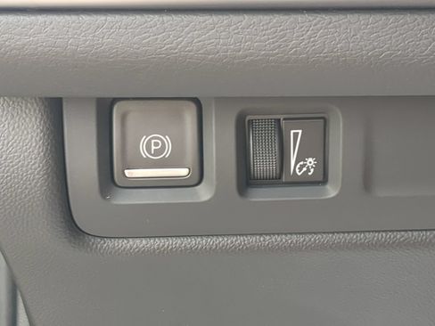 Certified 2024 Cadillac XT4 Premium Luxury FWD image 17