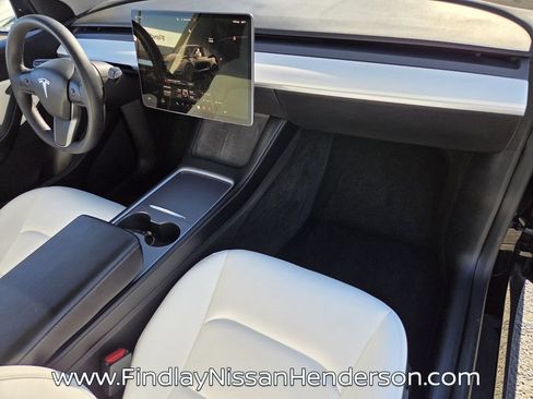Used 2022 Tesla Model Y Performance AWD/4WD image 18