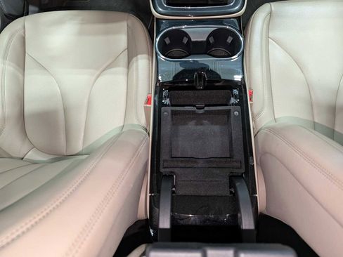 Used 2022 Lincoln Nautilus Standard image 19