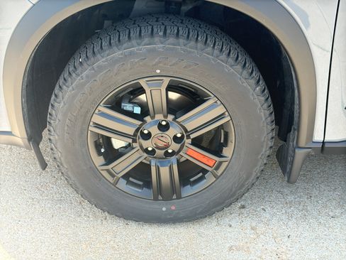 Used 2025 Nissan Rogue SV AWD/4WD image 3