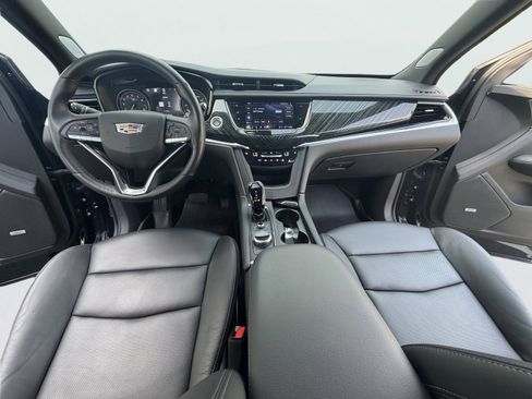 Used 2022 Cadillac XT6 Premium Luxury w/ Technology Package AWD/4WD image 2