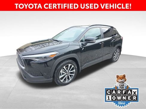 Certified 2023 Toyota Corolla Cross XLE image 1