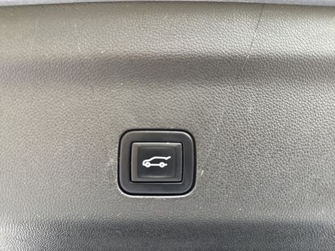 Used 2022 GMC Yukon XL SLT w/ SLT Luxury Package image 41