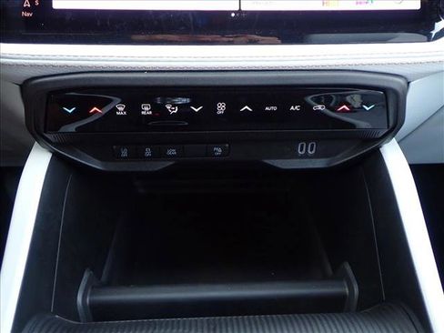 New 2026 Jeep Cherokee Overland w/ Trailer Tow Group image 20