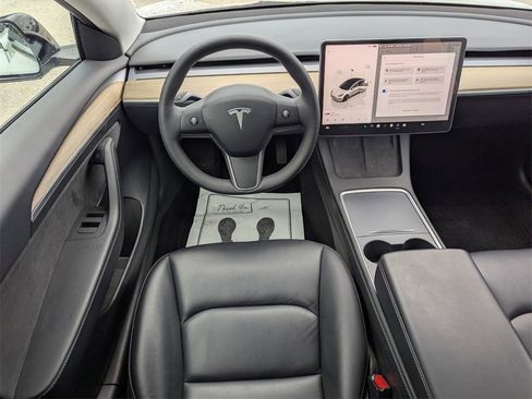 Used 2023 Tesla Model 3 Standard Range image 19