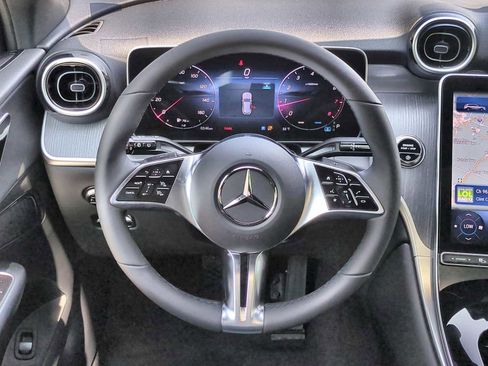 Used 2025 Mercedes-Benz GLC 300 4MATIC image 25