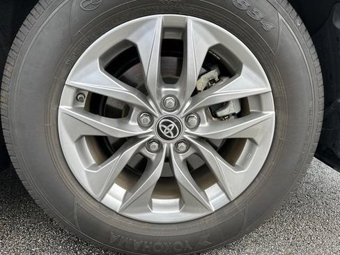 Certified 2025 Toyota Sienna XLE w/ XLE Plus Package AWD/4WD image 7