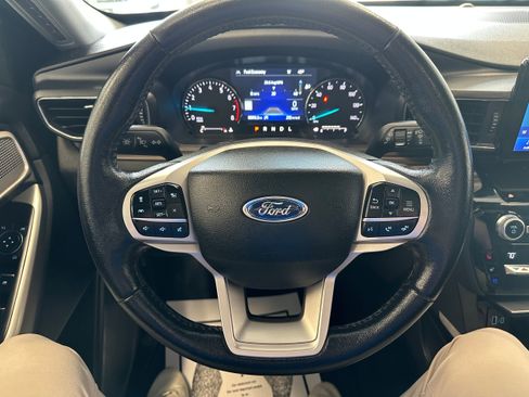 Used 2021 Ford Explorer Limited w/ Equipment Group 301A AWD/4WD image 25