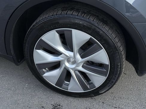 Used 2023 Tesla Model Y Long Range image 34