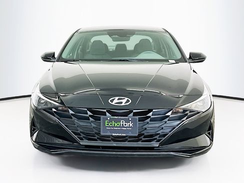 Used 2023 Hyundai Elantra SE FWD image 2