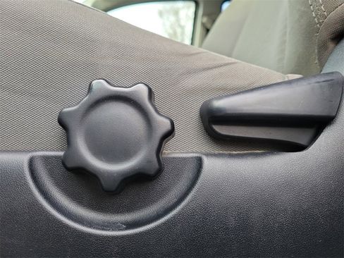 Used 2017 Toyota Tacoma SR image 17