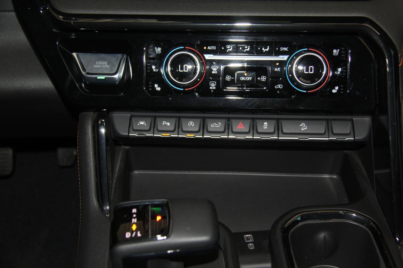 Used 2024 GMC Sierra 1500 AT4 w/ Technology Package AWD/4WD image 19