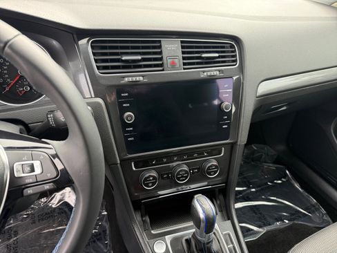 Used 2019 Volkswagen e-Golf SE w/ Driver Assistance Package image 12