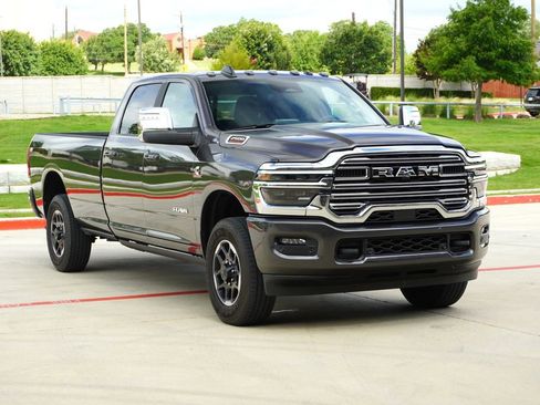 Used 2025 RAM 2500 Laramie AWD/4WD image 6