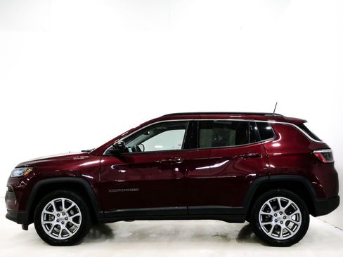 Used 2022 Jeep Compass Latitude w/ Sun and Sound Group image 6