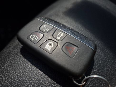 Used 2018 Land Rover Discovery Sport SE AWD/4WD image 34