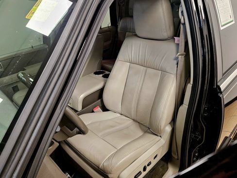 Used 2016 Lincoln Navigator Select image 40